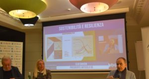 Il dott. Elio Ciaccia presenta la sua relazione al XIX Congresso ANSSAIF Il dott. Ciaccia al tavolo dei relatori