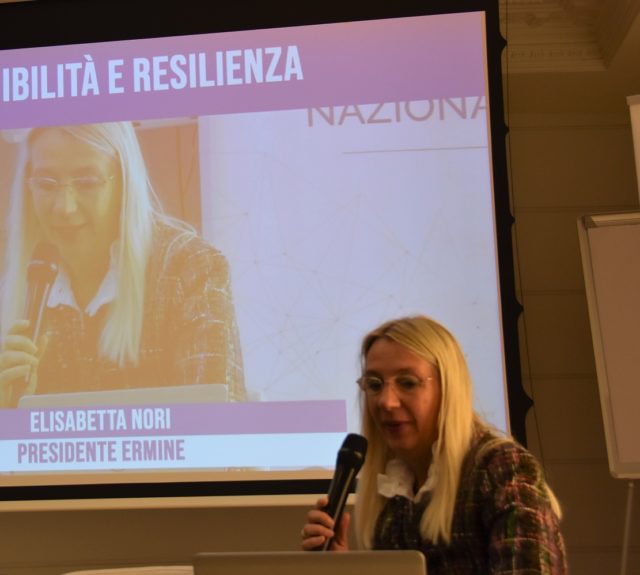 Elisabetta Nori tiene la sua relazione