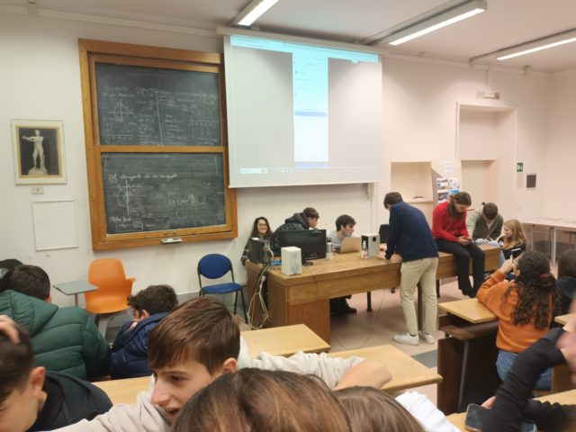 Valentina parla di cybersecurity agli studenti liceali